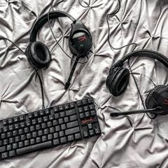 Redragon K552 Mechanical Keyboard + 2 Gaming Headsets Bundle - RGB/Working
