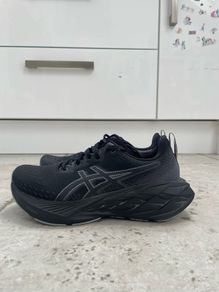 Asics Novablast 5 - Size 51/2