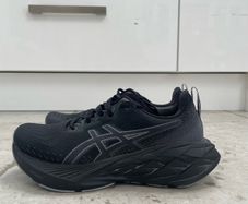 Asics Novablast 5 - Size 51/2