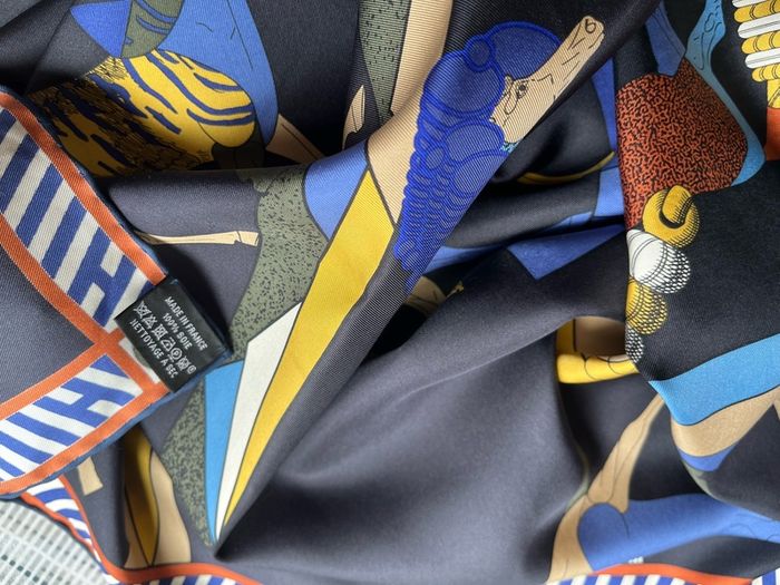 Absolutely Stunning Hermes scarf