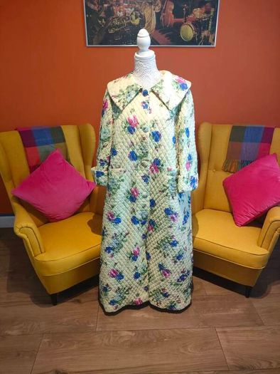 Vintage 50s 60s Yellow floral quilted housecoat