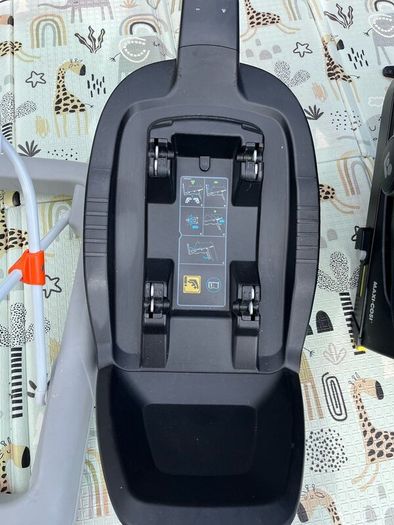 Maxi-Cosi car seat and isofix base X2