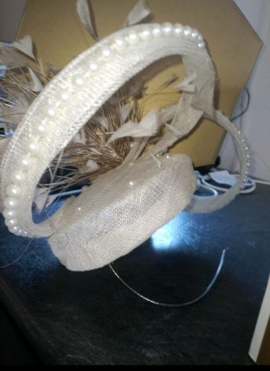 Joanne Feathers Fascinator