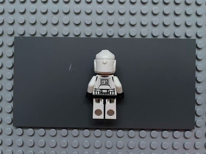 lego star wars sw0439 Clone Trooper Pilot, 501st Legion (Phase 2) minifigure- Large Eyes