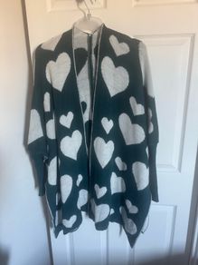 Oversized plus size  emerald green cardi poncho hearts pattern Perfect condition Postage included
