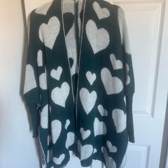 Oversized plus size  emerald green cardi poncho hearts pattern Perfect condition Postage included