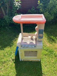 Toy kitchen