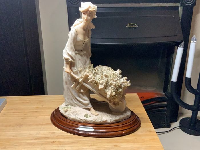 Figurines