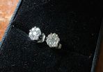 Stunning 1.00 ctw Natural Diamond Cluster Earrings in 18K Gold