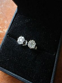 Stunning 1.00 ctw Natural Diamond Cluster Earrings in 18K Gold