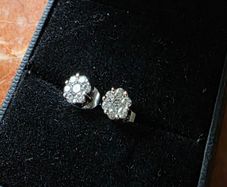 Stunning 1.00 ctw Natural Diamond Cluster Earrings in 18K Gold