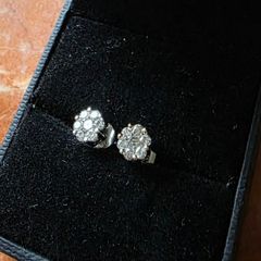 Stunning 1.00 ctw Natural Diamond Cluster Earrings in 18K Gold