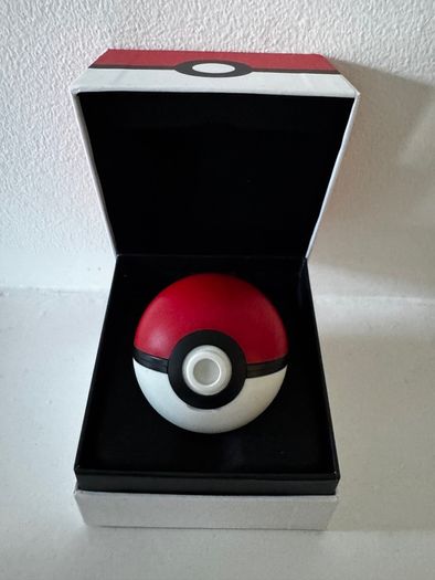 Novelty Pokeball Earbuds Set For Parts Or Display Prop Only