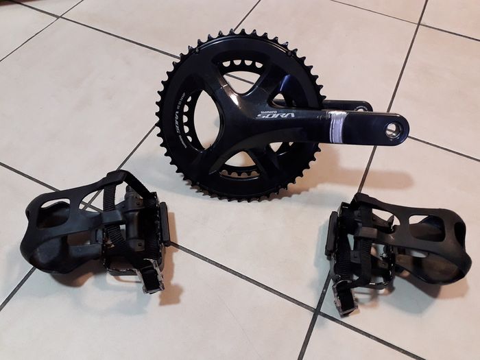 Shimano Sora 50-34T crankset + pedals (toeclips and straps)