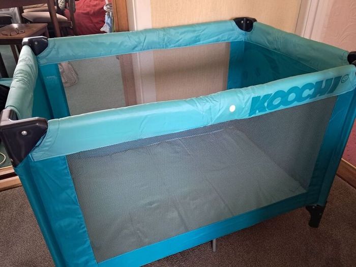 Travel cot
