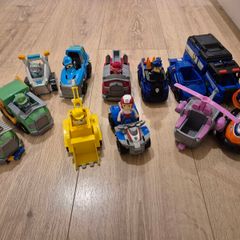 Paw patrol vehicles (12) and character figures (7)