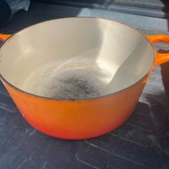Le Creuset Volcanic Orange 24cm Cast Iron Round Casserole Dutch Oven Pot