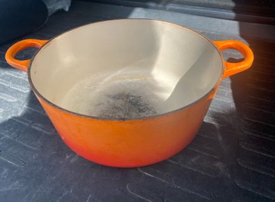 Le Creuset Volcanic Orange 24cm Cast Iron Round Casserole Dutch Oven Pot