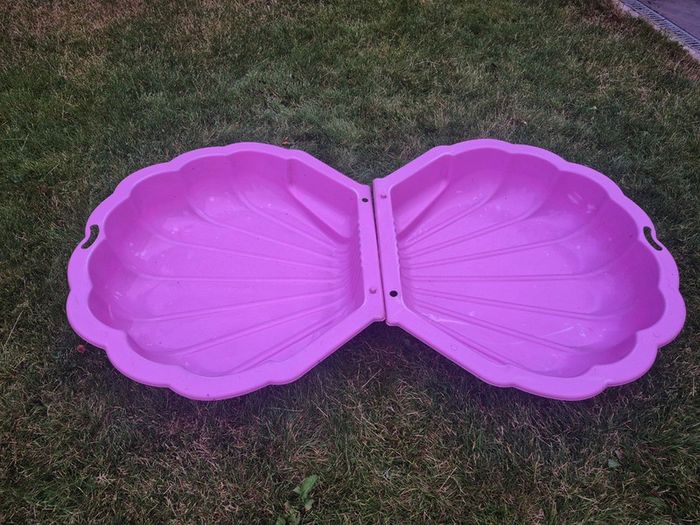 Pink shell sandpit/pool