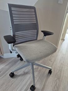 Steelcase think V2 chair