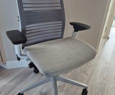 Steelcase think V2 chair