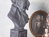 63 cm Dog Bust Garden Sculpture  Antique Style Dog Head Figurine on Pedestal