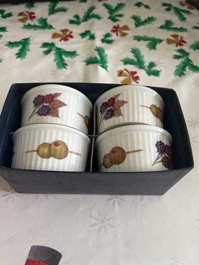 Royal Worcester fine Porcelain (set of 4 )