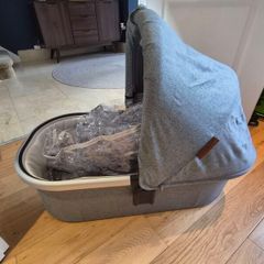 Uppa Baby Vista Basinet like New Condition with Rain Cover