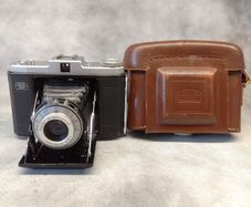 Zeiss Ikon 6x6 antique camera.