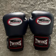 Twins gloves