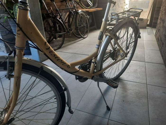 ladies city bike( can deliver)