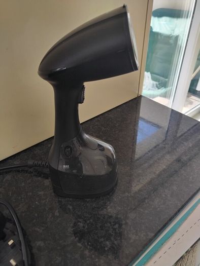 Hand held steamer