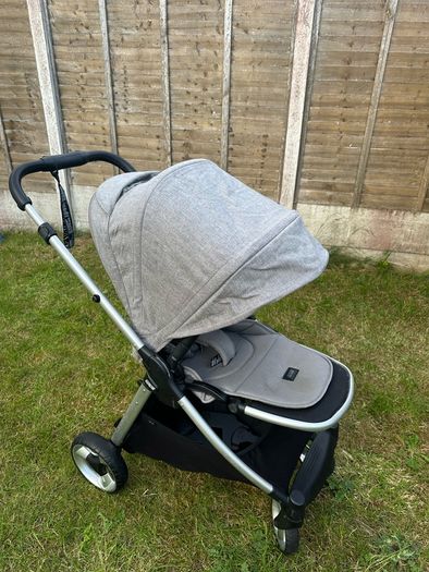 Mamas and Papas pram + Cybex seat and isofix bundle