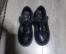 Girls black shoes
