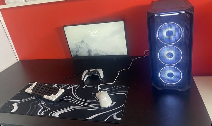 gaming pc  and monitor
