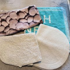 Bathroom mats and shower curtain