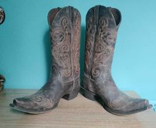 Ariat leather cowboy boots