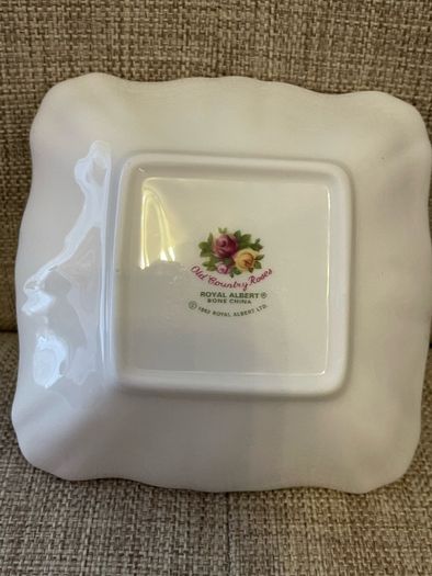 Royal Albert Old Country Roses dish