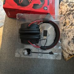 HyperX Cloud Alpha wireless noise cancelling