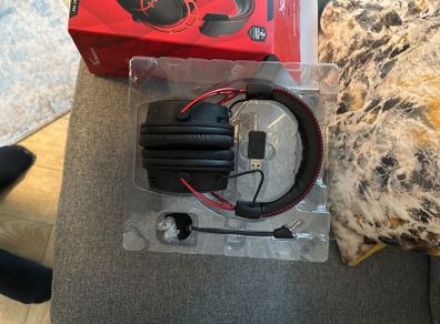 HyperX Cloud Alpha wireless noise cancelling