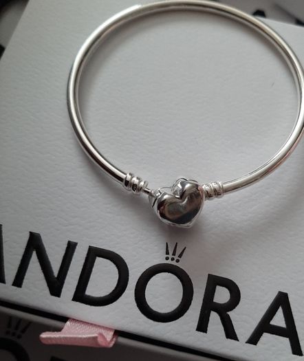 New genuine pandora moments bangle Small