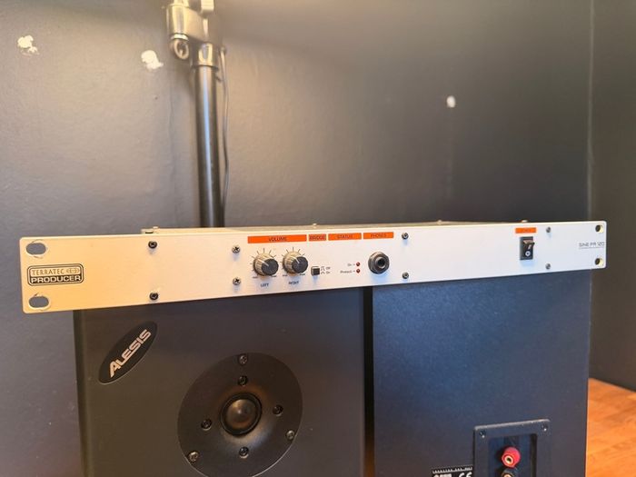 Passive Monitor Speakers & 19" rack mount amp