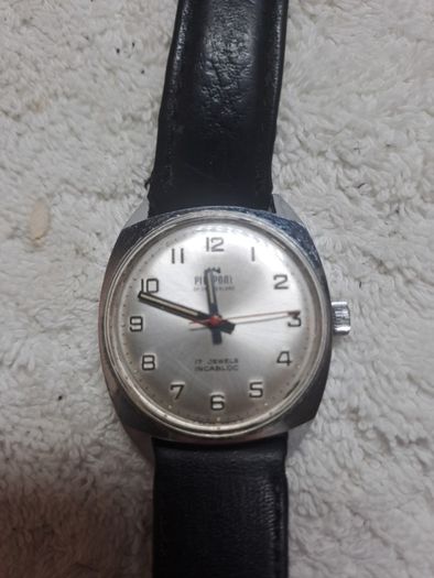 Vintage mechanical Pierpont watch.