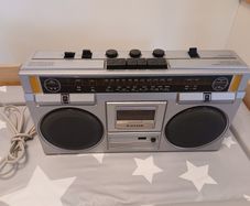 retro 1980s japanese silver radio