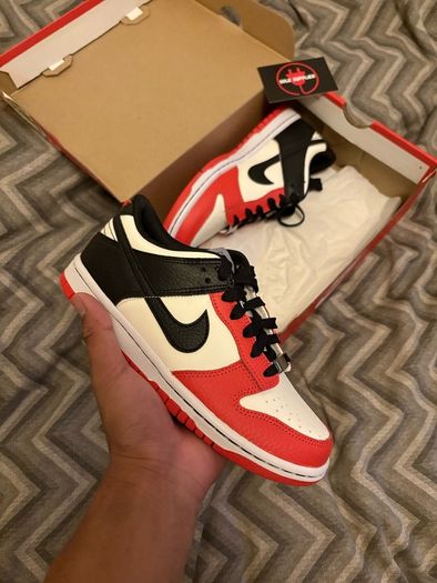 Nike Dunk Low "Chicago"