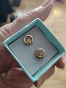 gold earrings