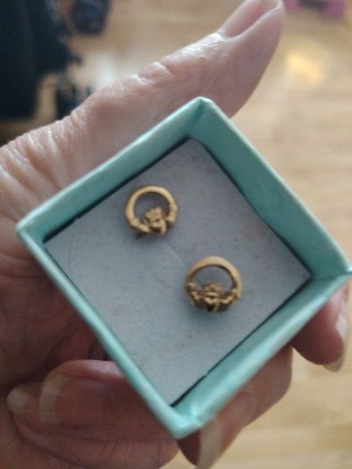 gold earrings