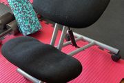 Kneeling stool