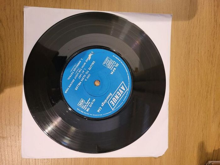Glenn Miller Salute To Glenn Miller EP 7 inch Vinyl Avenue Records MAVE 108