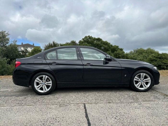 BMW 330e // Low mileage // Perfect condition